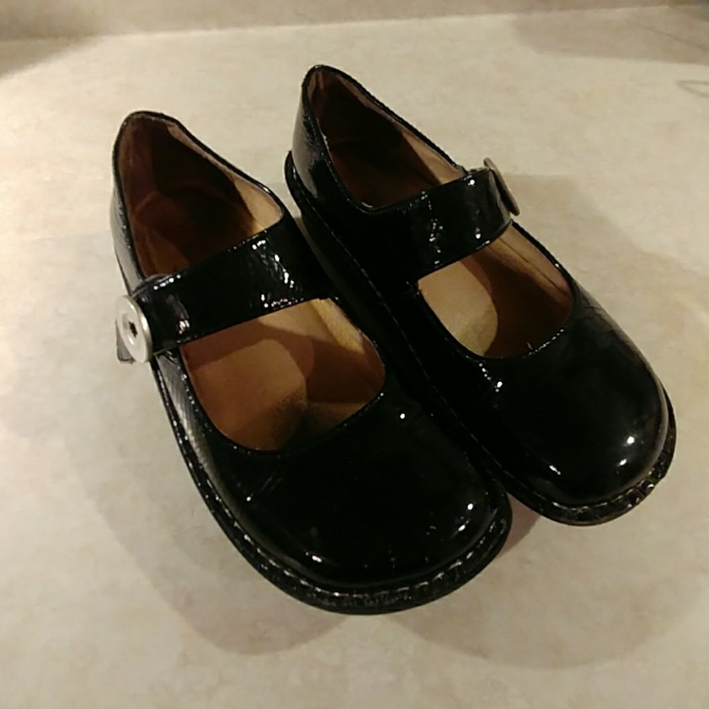 Alegria patent leather shoes